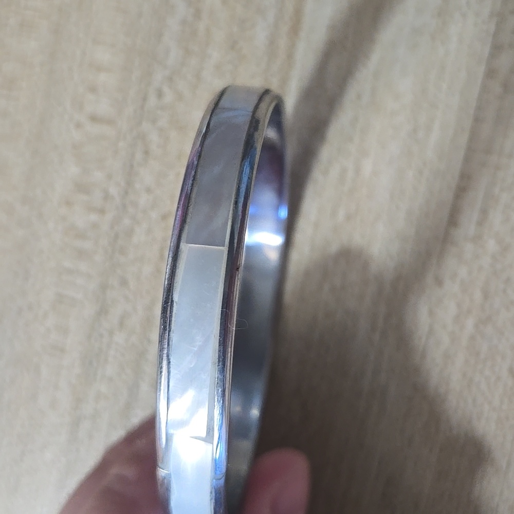Vintage Silver Tone And Mother Of Pearl MOP Bangle Bracelet💫 - Picture 4 of 4